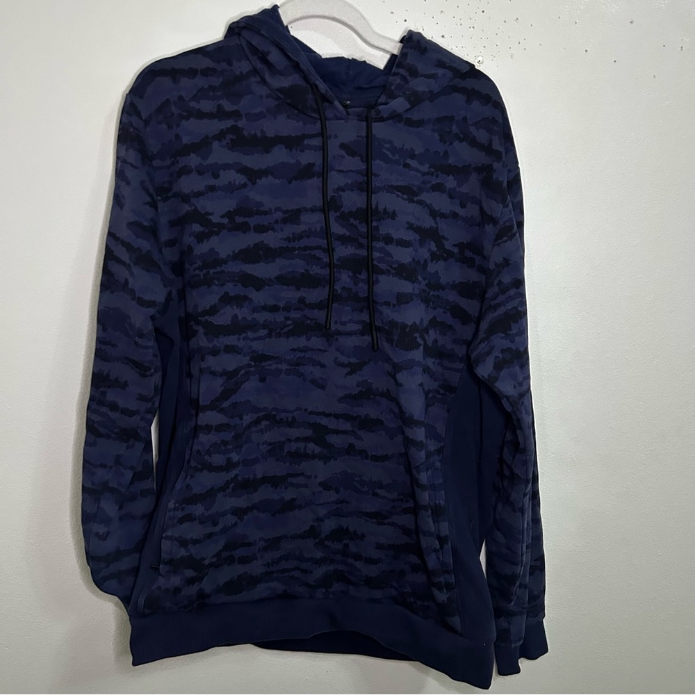 Fabletics men's blue camo print hooded sweatshirt